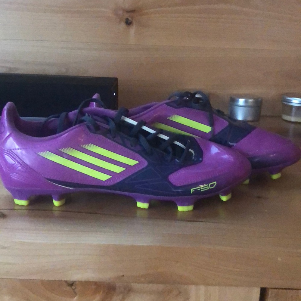 Women’s Soccer/Kickball Cleats